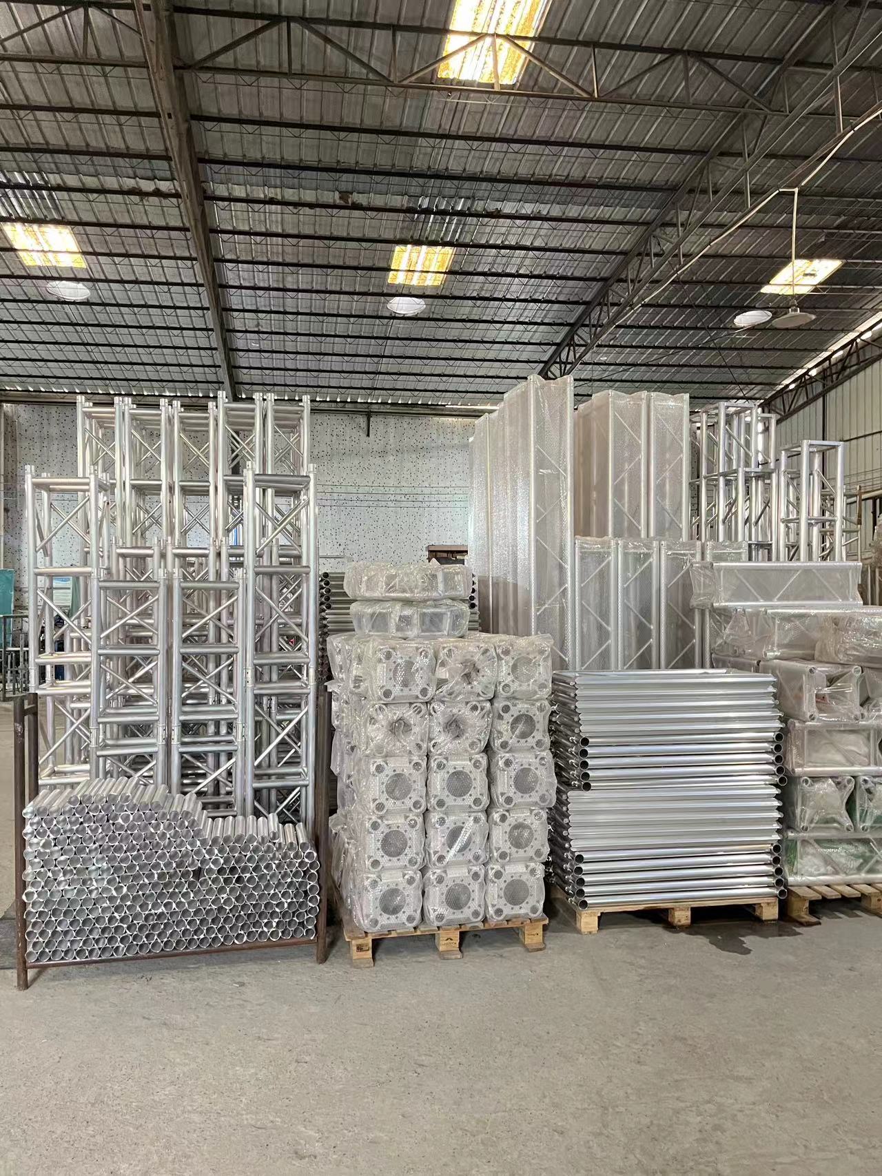 Silver Aluminum Layer Truss Aluminum DJ Lighting Truss For Outdoor Concerts