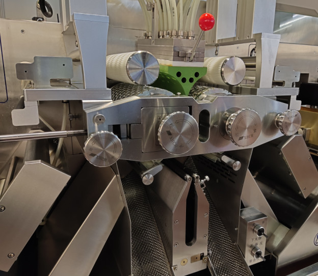 8-32 Plungers Automatic Softgel Capsule Filler With 0.1ml-2ml Capsule Filling Range And 0-8rpm Running Speed