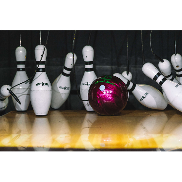 Certified Straight Bottle Body White High Grade Polyurethane Bowling Pin for Entertainment