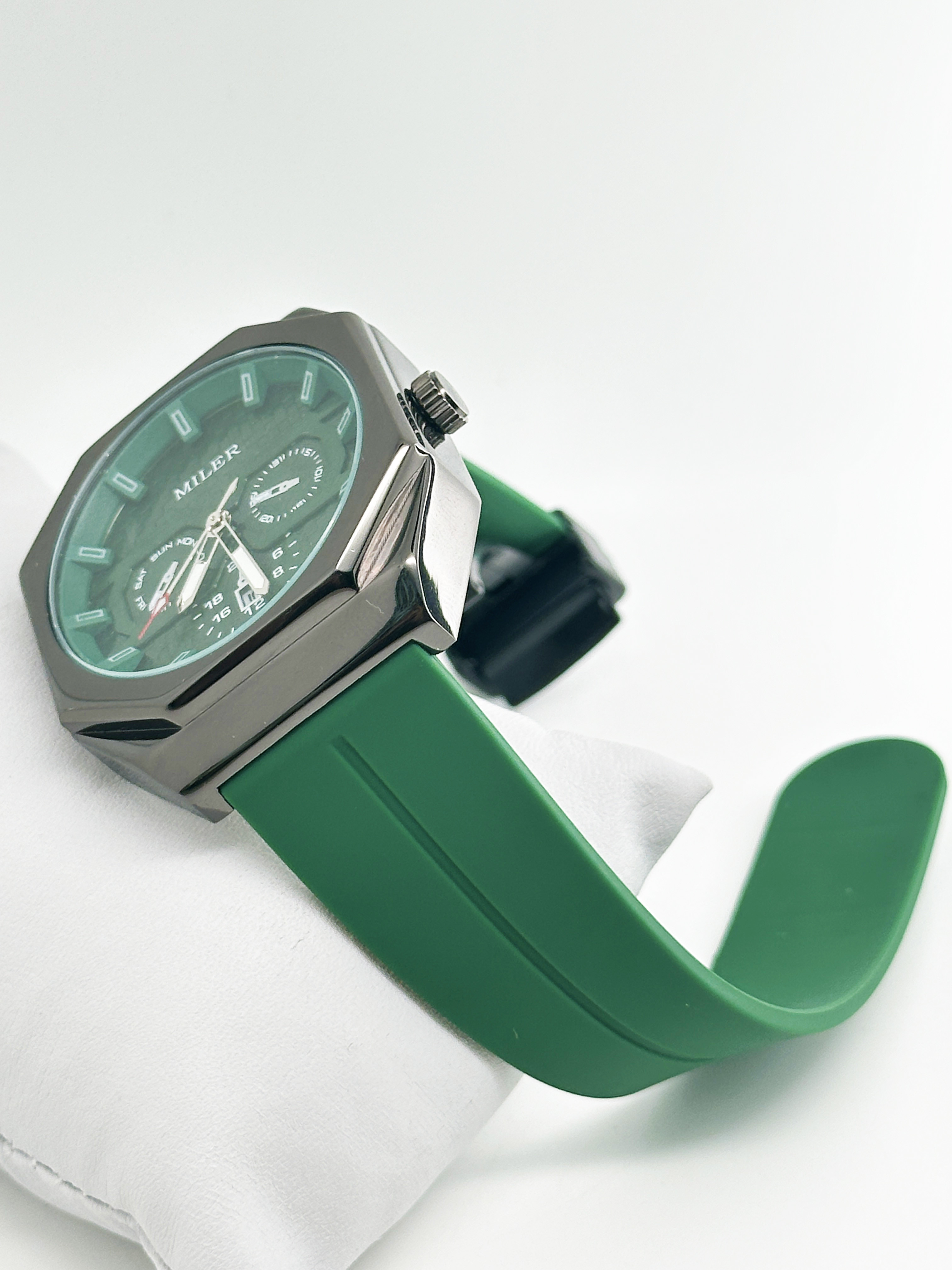 Men's Luxury Watch Waterproof Luminous Automatic Moon Date Silicone Leisure Quartz Men's Watch