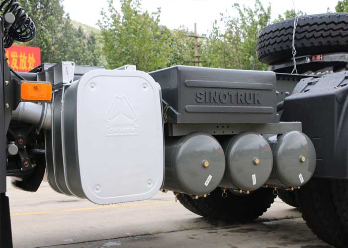 howo tractor trucks fuel tank
