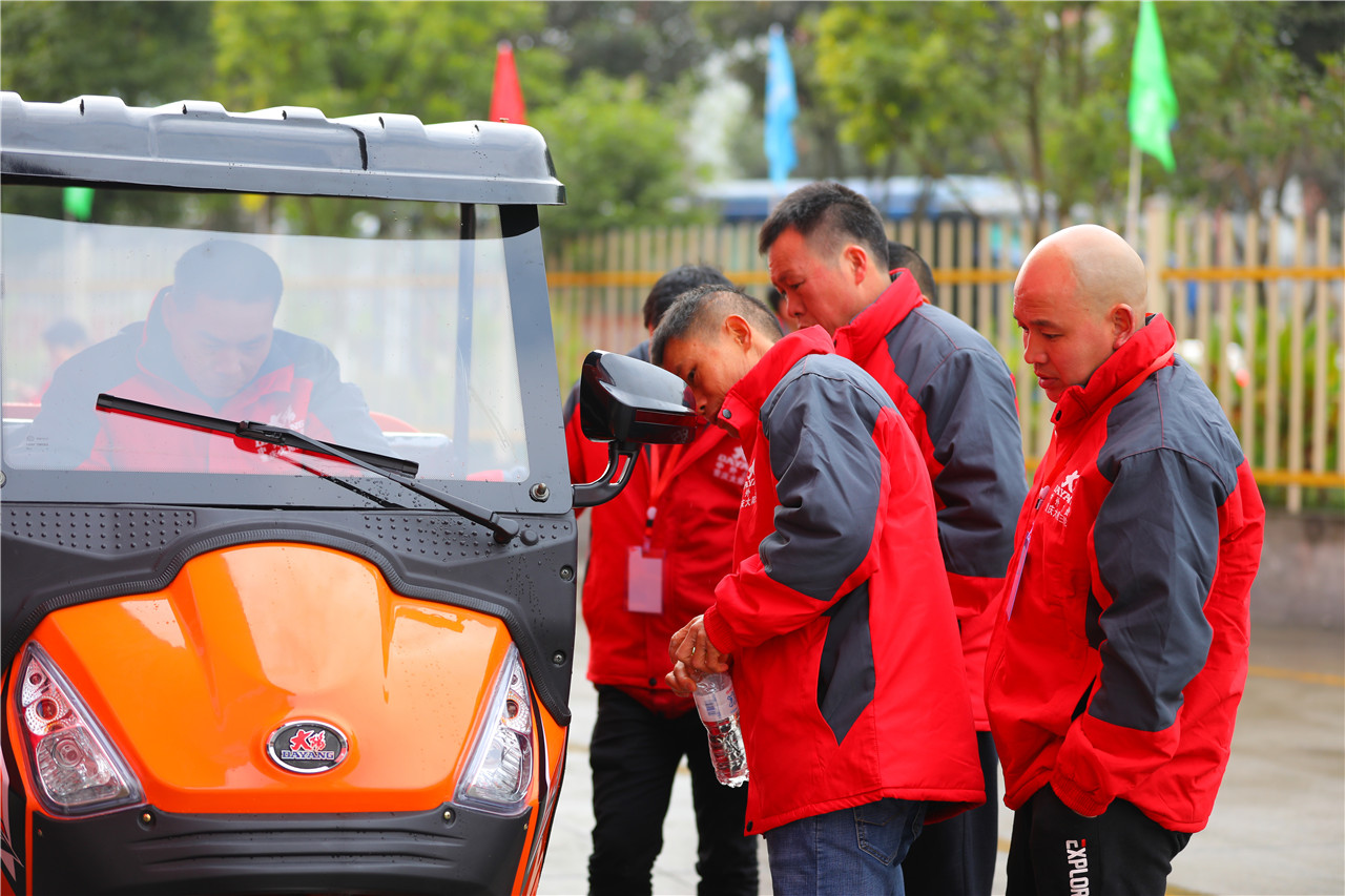 Motorized Tricycles Emergency Vehicles 250CC Motos Ambulance Tricycle for Adult Big Wheel