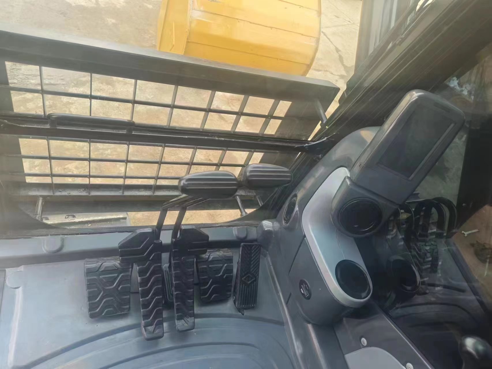 Advanced technology of second-hand CAT 320D excavator for efficient construction