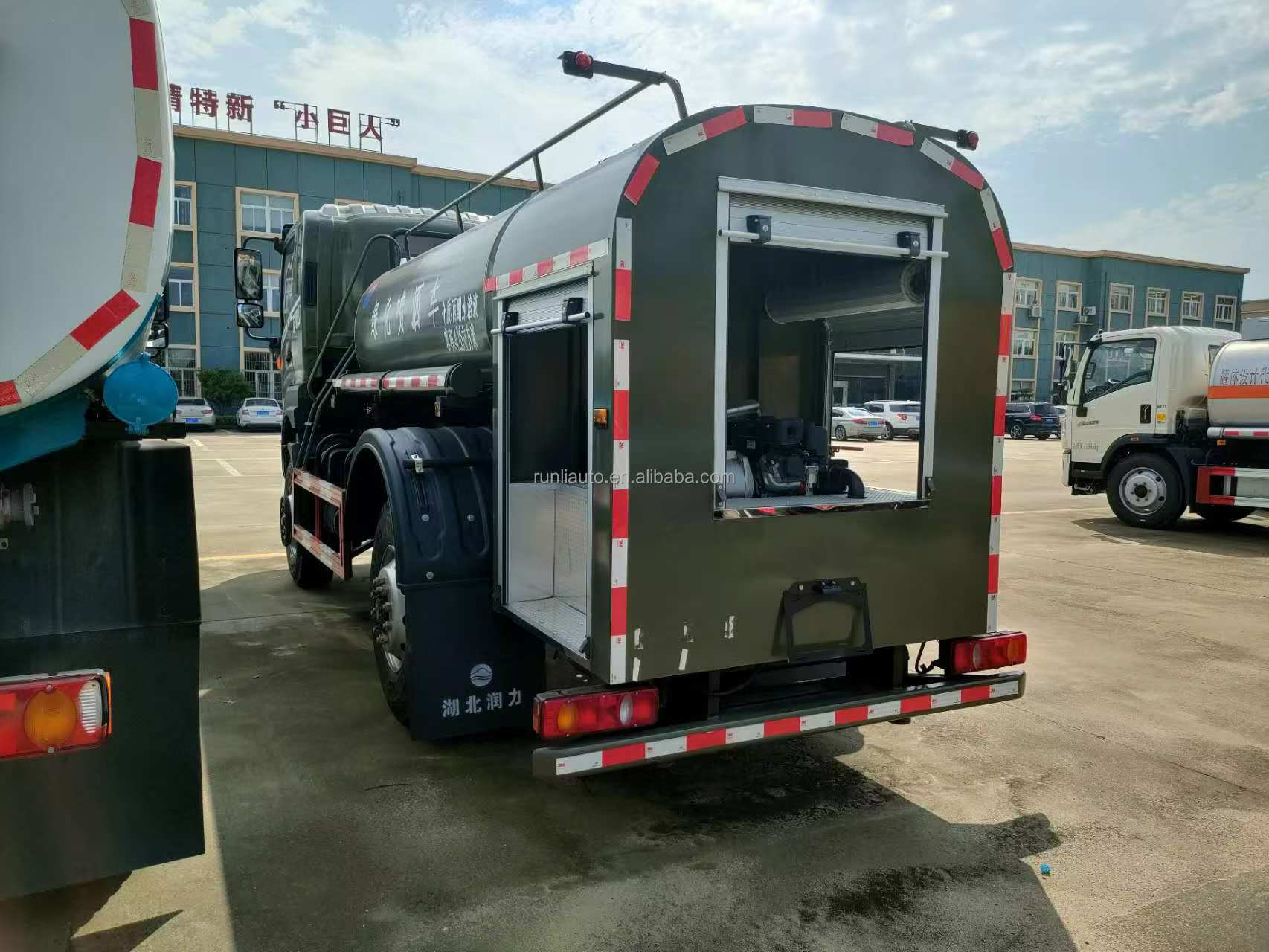 DongFeng 4.5CBM Garden Greening Water Tank Truck DFAC 4X4 Truck Water Sprayer