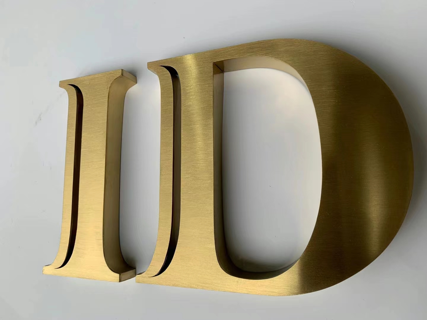 Anti-Rust Metal Letter Logo with 50000 Hours Working Lifetime and Custom Color Design