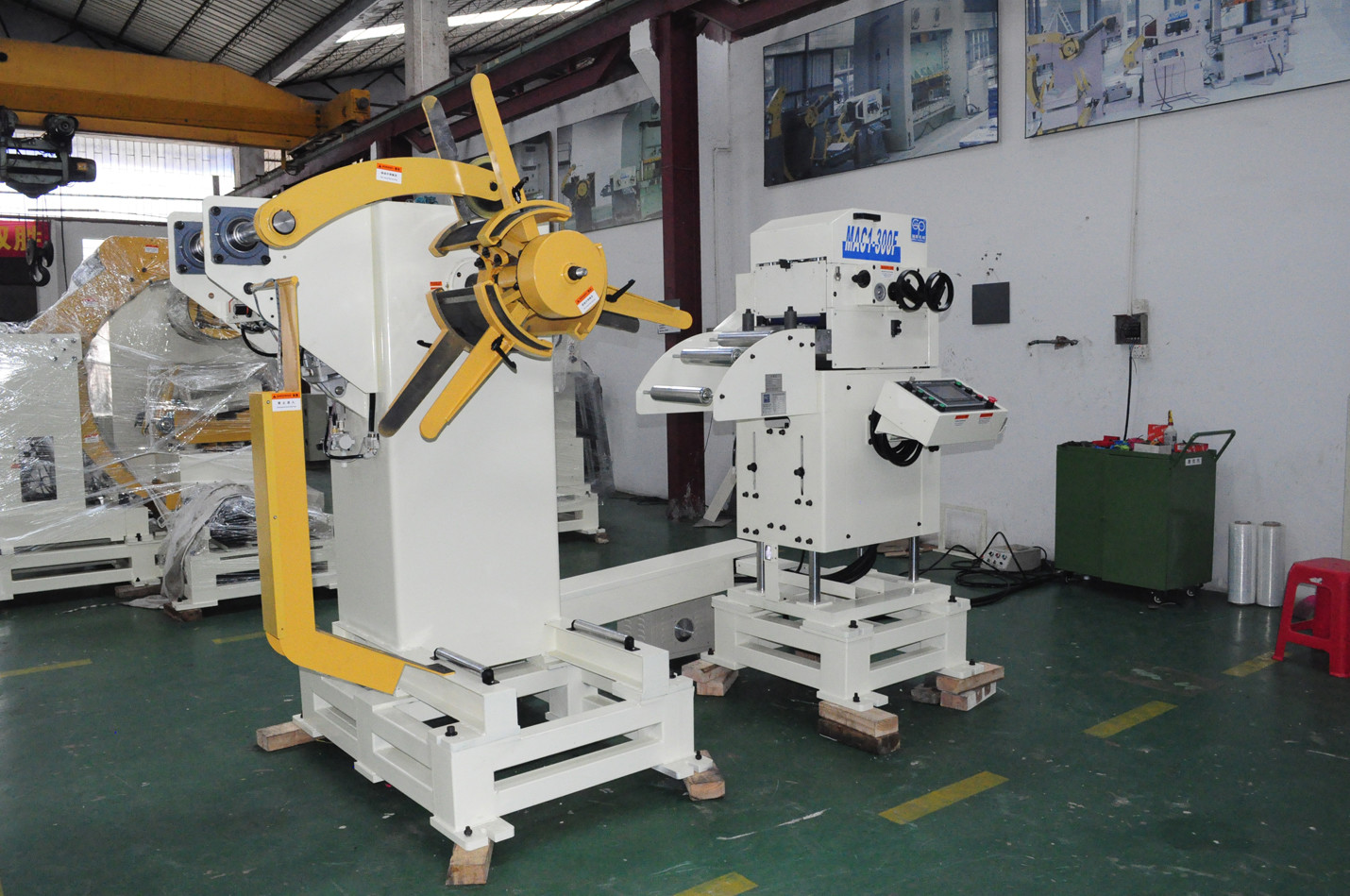 Fully Automatic NC Zig Zag Servo Roll Feeder 0.3-3.2mm Thickness Decoiler Straightener Feeder