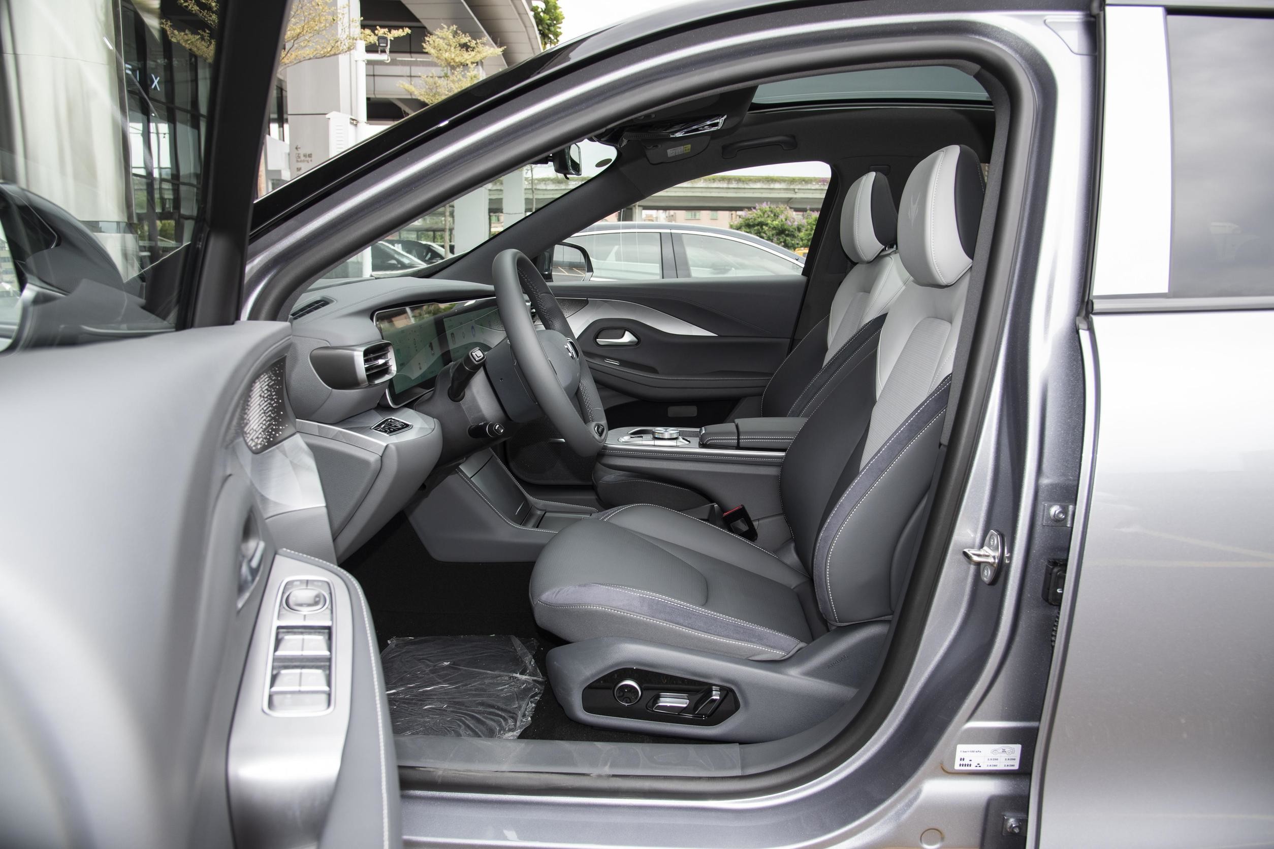 ARCFOX Alpha S Street Legal New Energy Vehicle 5 Seat Electric Car