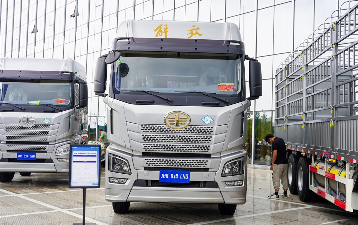 FAW JH6 Heavy Truck Zhizun Edition 2.0 530 Horsepower 8X4 9.4 Meters LNG AMT Automatic Gear Warehouse Grid Truck (liquid Slow)