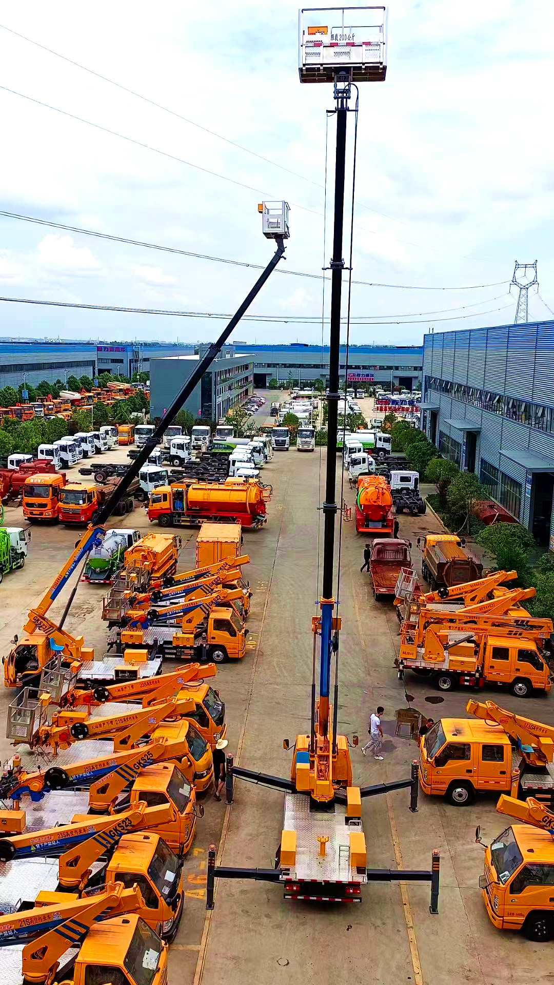 28m JMC High Building Moving Ladder Bucket Truck Aerial Ladder Truck