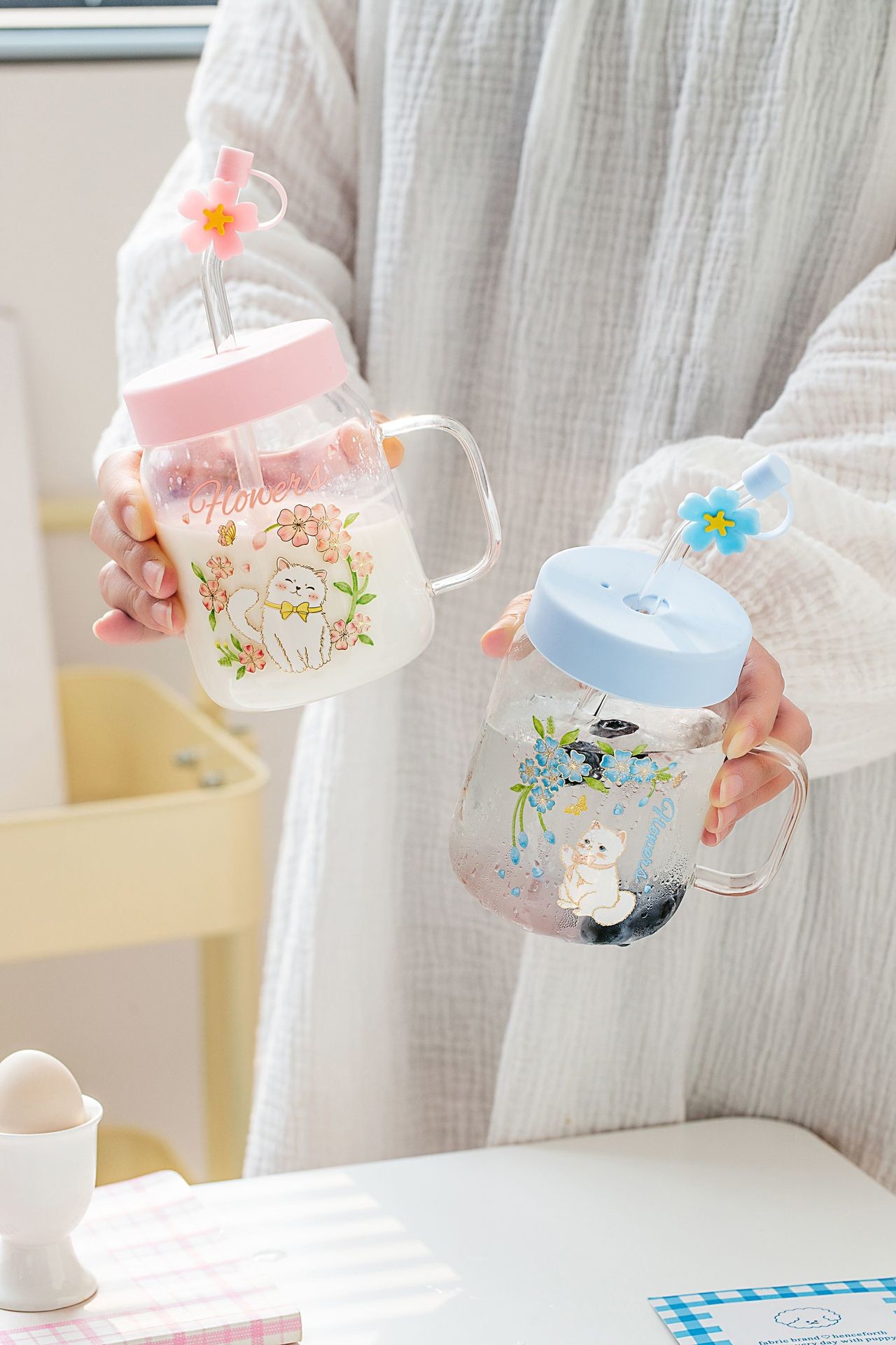 Charming Glass Mugs White Cat Flower Illustrations In Pink Blue Themes