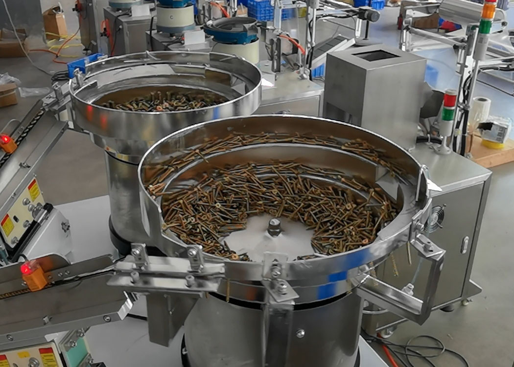 Weighing Screening Screw Packaging Machine With Two Vibrating Plates
