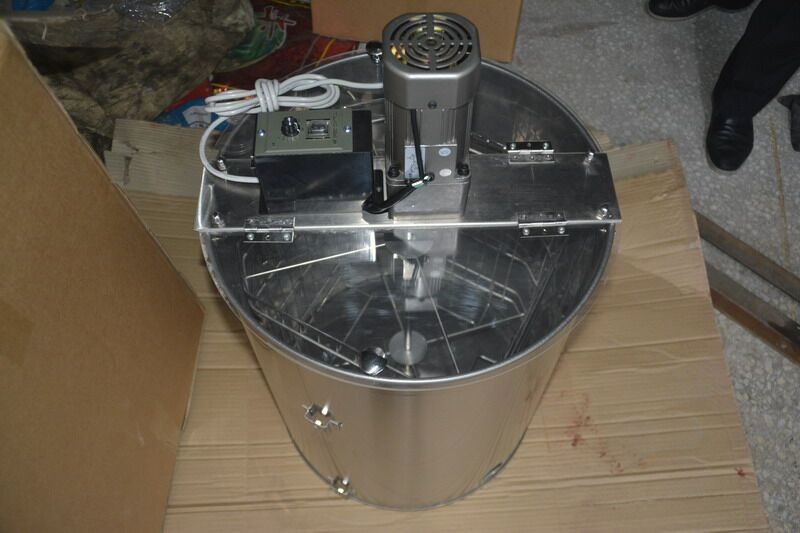 4 Frames Electric Stainless Steel Honey Extractor with Stands and Honey Gate, Plastic Lid