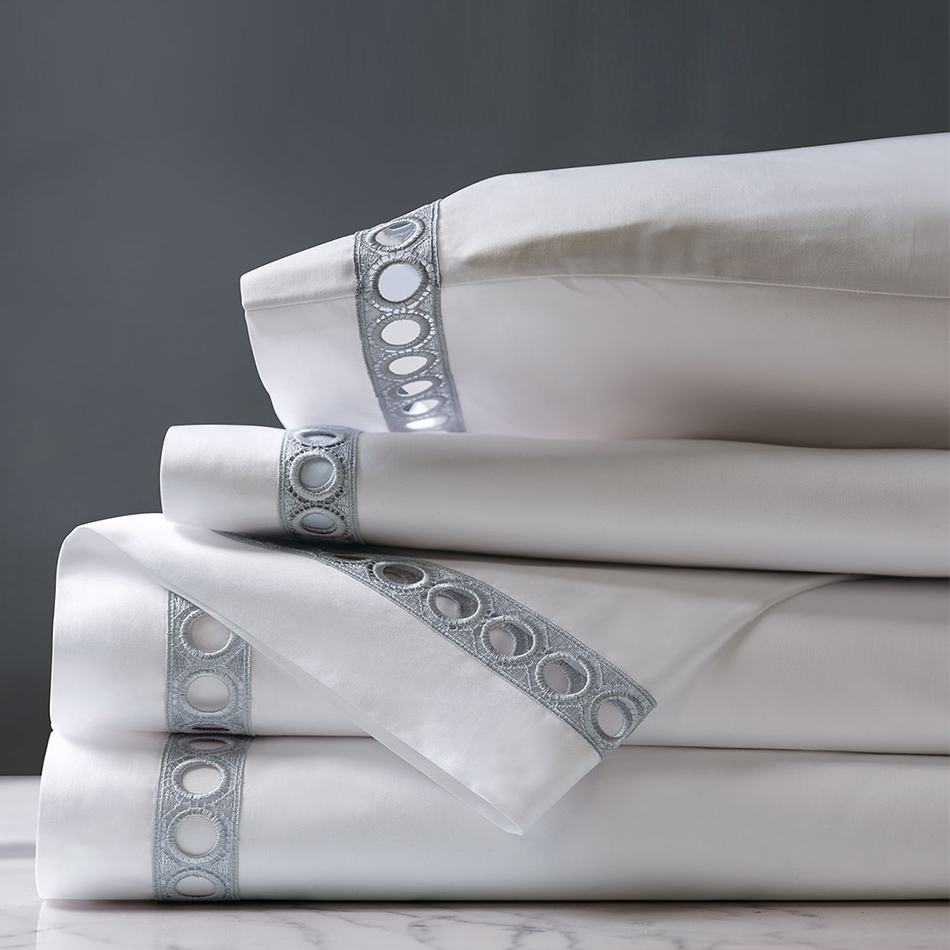 Anti Dust Mite Smooth Microfiber 100% Polyester Embroidery Luxury Bedding Sheet Set