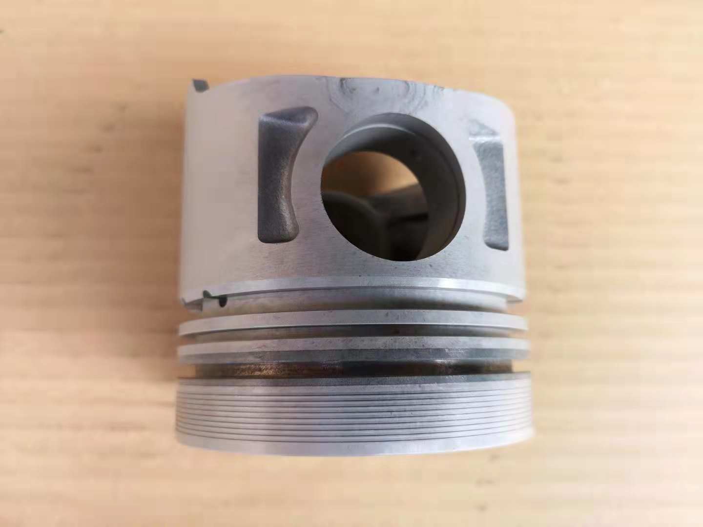 4BC2 8941697650 Excavator Isuzu Engine Parts Piston Code 7650 / 2304