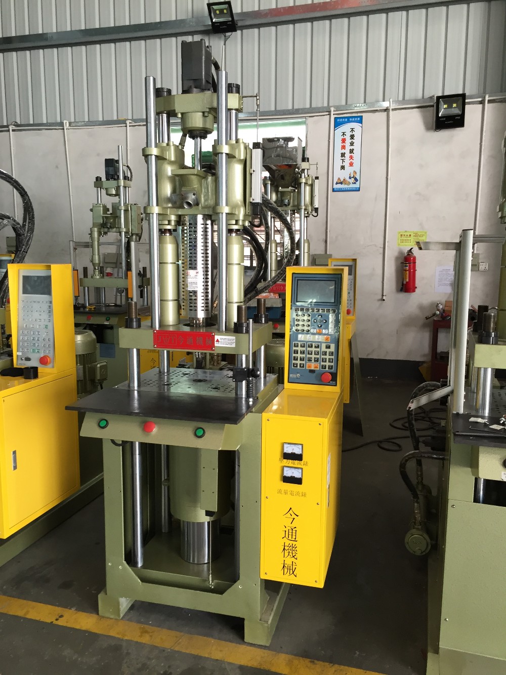 Small Mini Plastic Vertical Injection Moulding Machine 30 Ton 25mm Screw Diameter