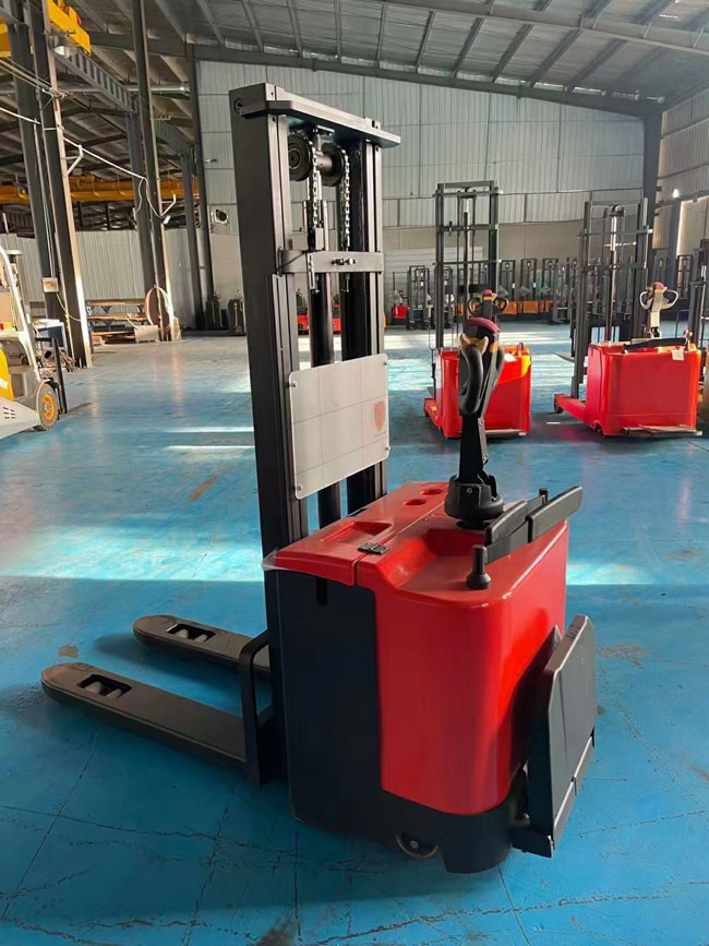 Q345B Electric Lift Trucks Powered Walkie Stacker 1500kg