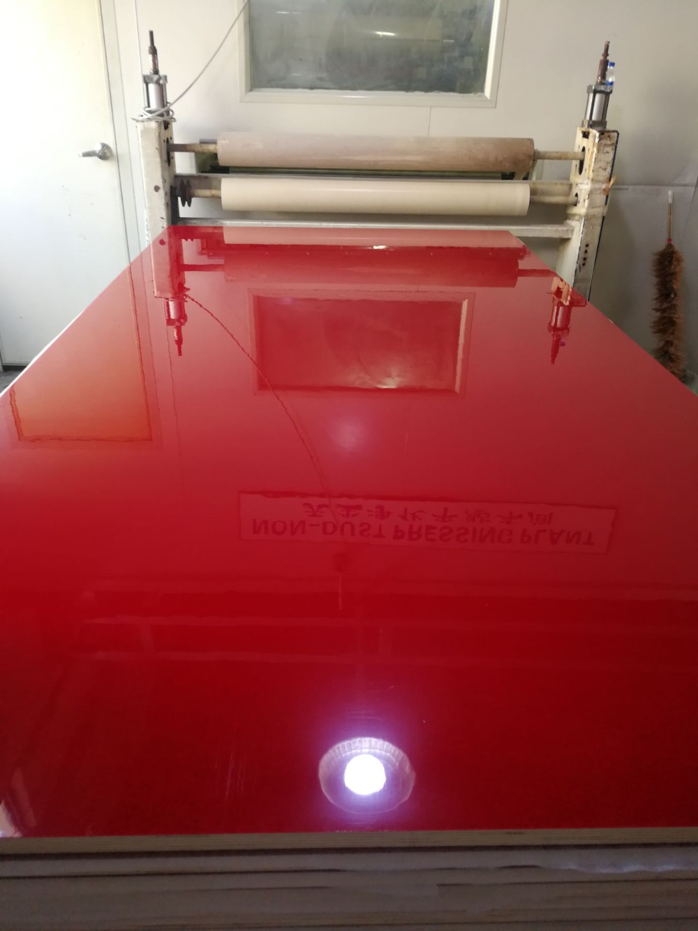 18mm high gloss kitchen cabinet mdf boards/acrylic mdf boards with red soildcolor