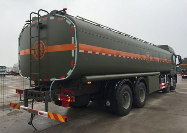 Stable Fuel Tanker Truck SINOTRUK HOWO 30 - 40 Tons For Oil Transportation 8X4