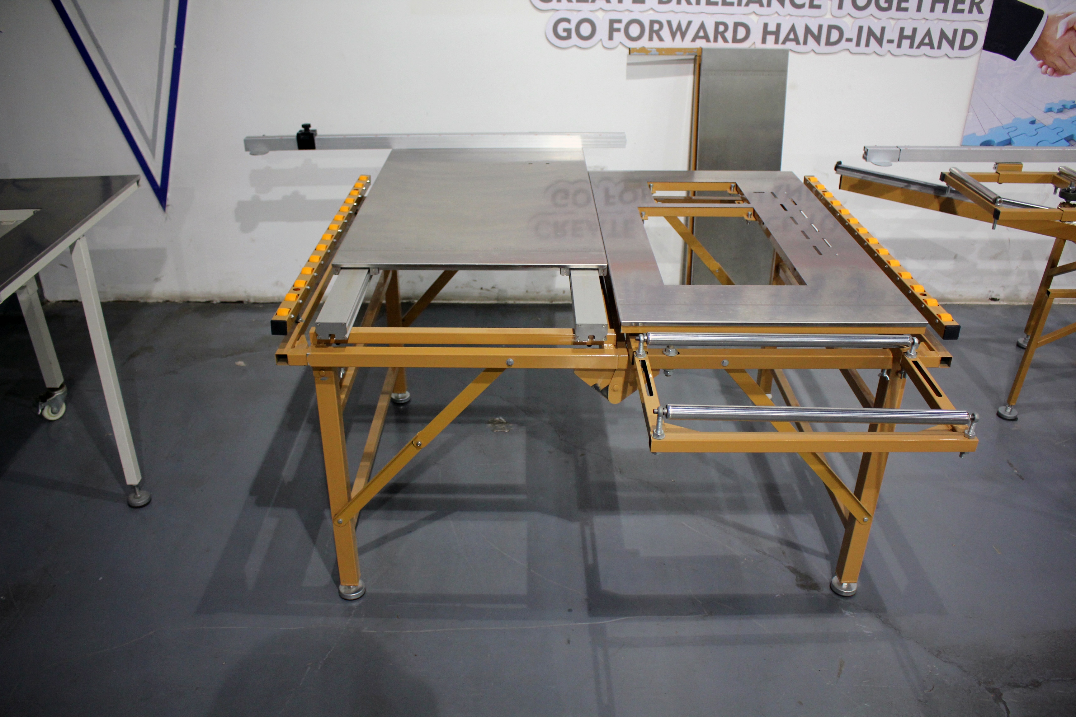 90 KG Weight VERTICAL Style Portable Sliding Table Saw Machine for Wood Cutting Panel