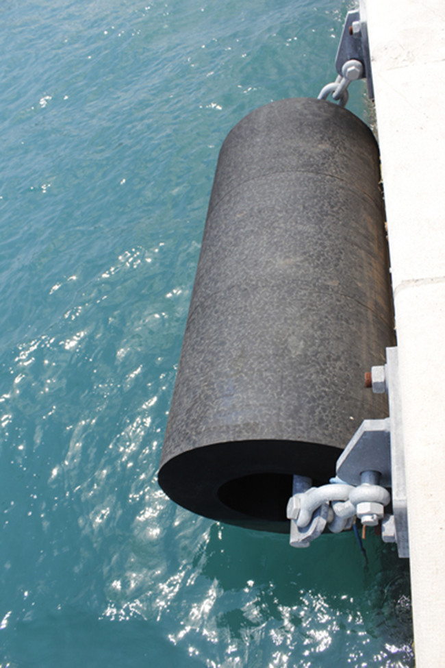 Floating Rubber Cylindrical Fenders And Rubber Bumper For Boat
