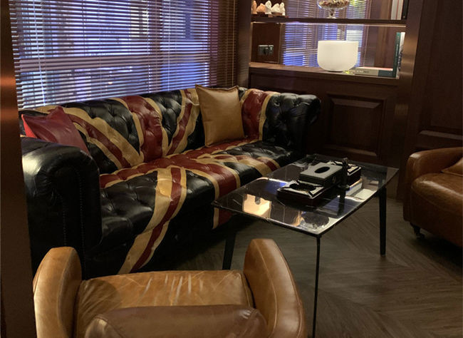 Vintage Retro Union Jack Leather Chesterfield Sofa Hotel Restaurant