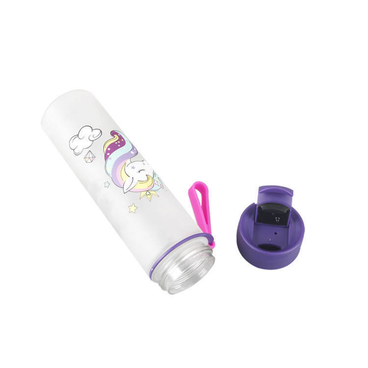 680ml Renewable RPET Single-Layer Plastic Flip-Top Cup With TRITAN Handle GRS Certified Sport Model Lightweight