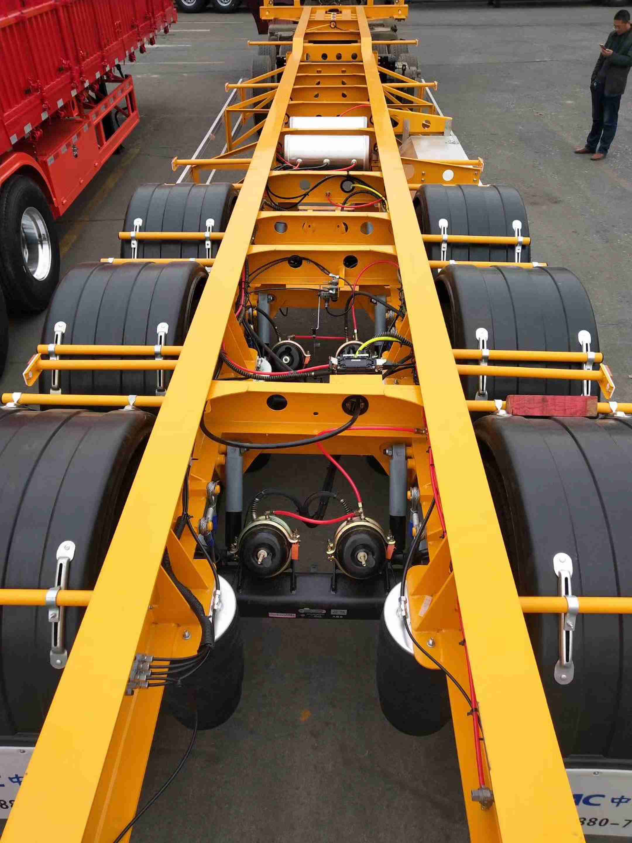 Maximum Load Capacity of 50T Truck Trailer's Semi-Trailer for Container Transport