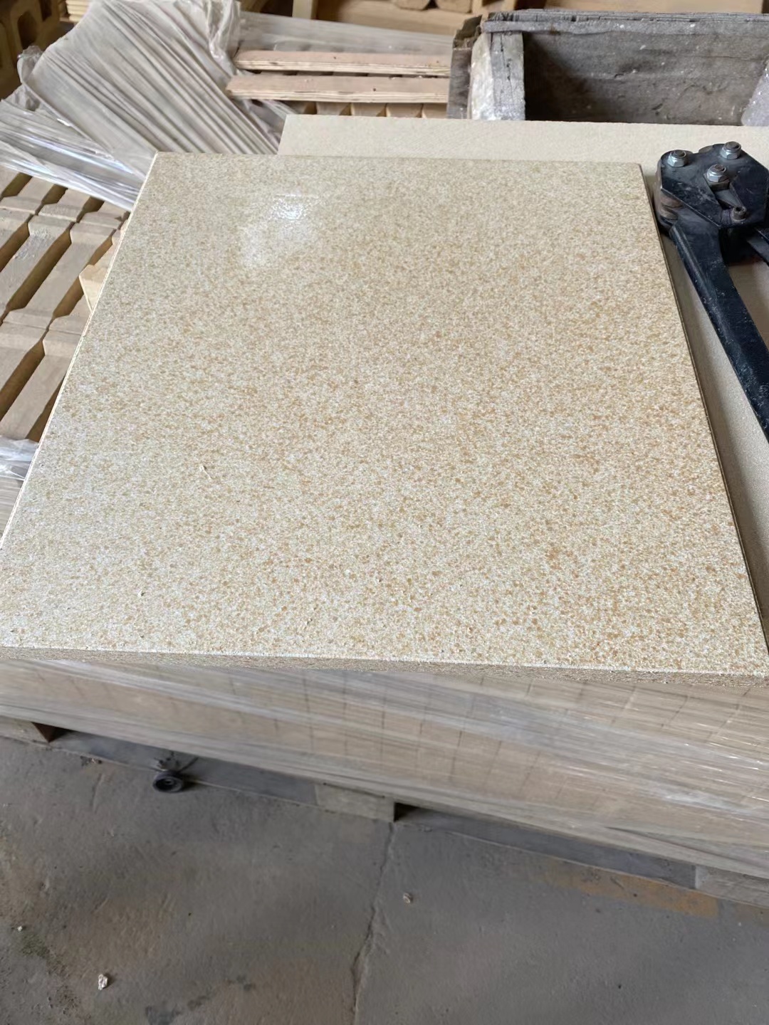 38-50% Al2O3 Content Cordierite Mullite Plate Batt for Ceramic Pottery Kiln Furniture