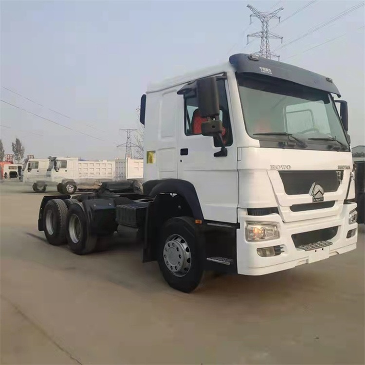 430 Clutch Model Sinotruk Trailer Tractor Truck Head Units For Heavy Truck Efficiency