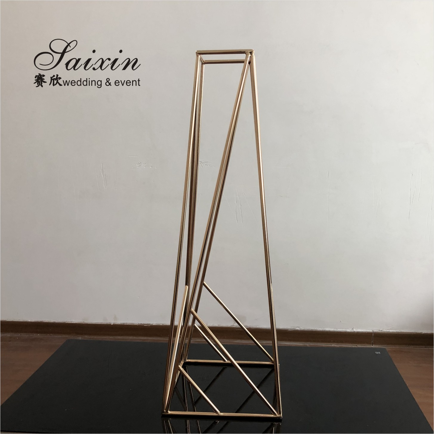 Floral Trophy Shape Gold Trumpet Vase Metal Flower Stand Pot Round Wedding Decoration