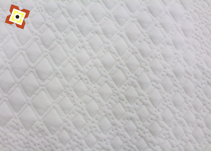WHOLESALE COLOR WHITE FABRICS 100 POLYESTER KNITTED FABRIC SOFT SKIN PATTERN YARN MATTRESS FABRIC JACQUARD MATTRESS FABRIC