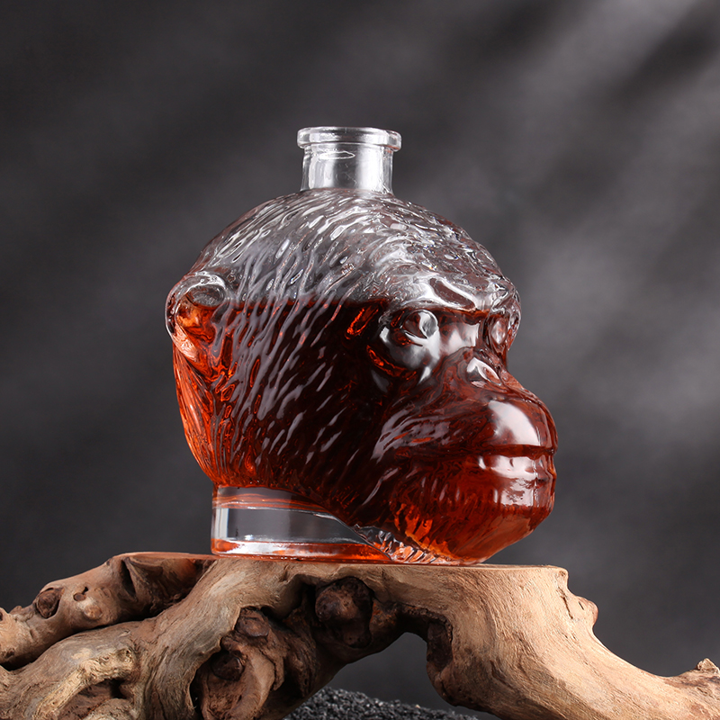 Healthy Lead-free Glass Bottle for Wine Vodka in Customized Colors and Diverse Styles