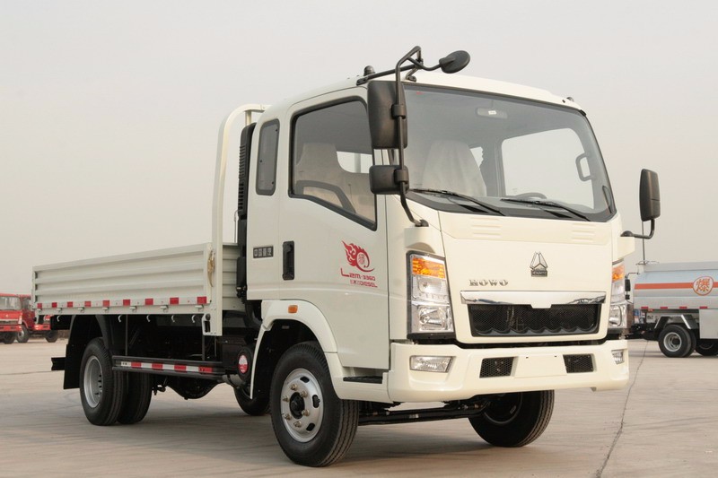 SINOTRUK HOWO 5 ton 4x2 light mini small cargo truck
