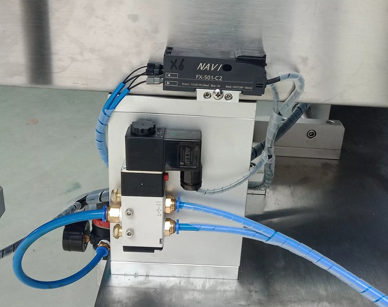 Automatic Double-sided Square Bottle Labeling Machine for Fast and Accurate Packaging