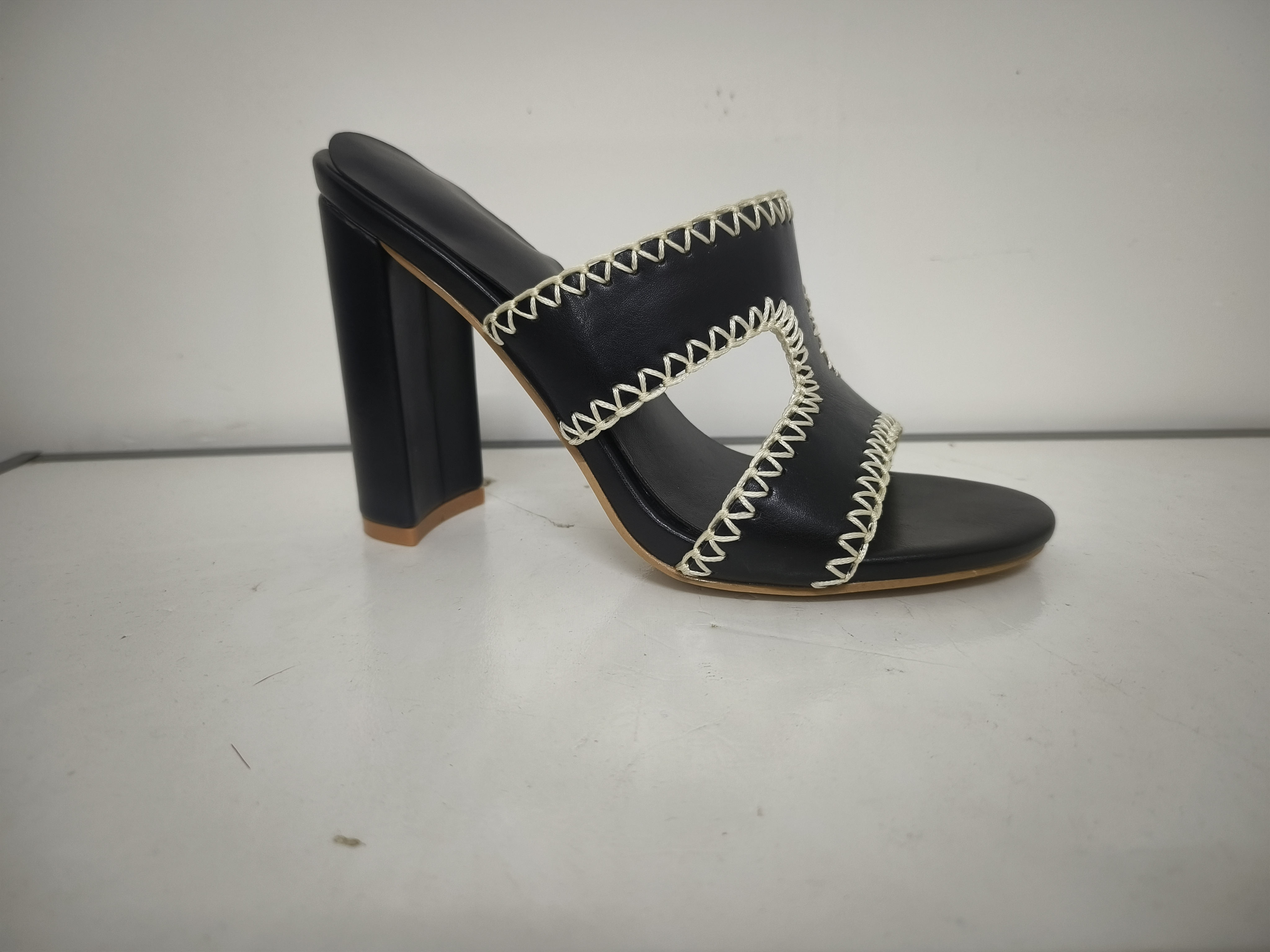Durable Leather Lining Womens Pump Heels Chunky Type ISO9001