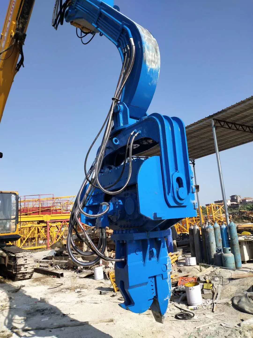 We sell hydraulic pile hammers, which are effective and adaptable and provide simple pile driving.