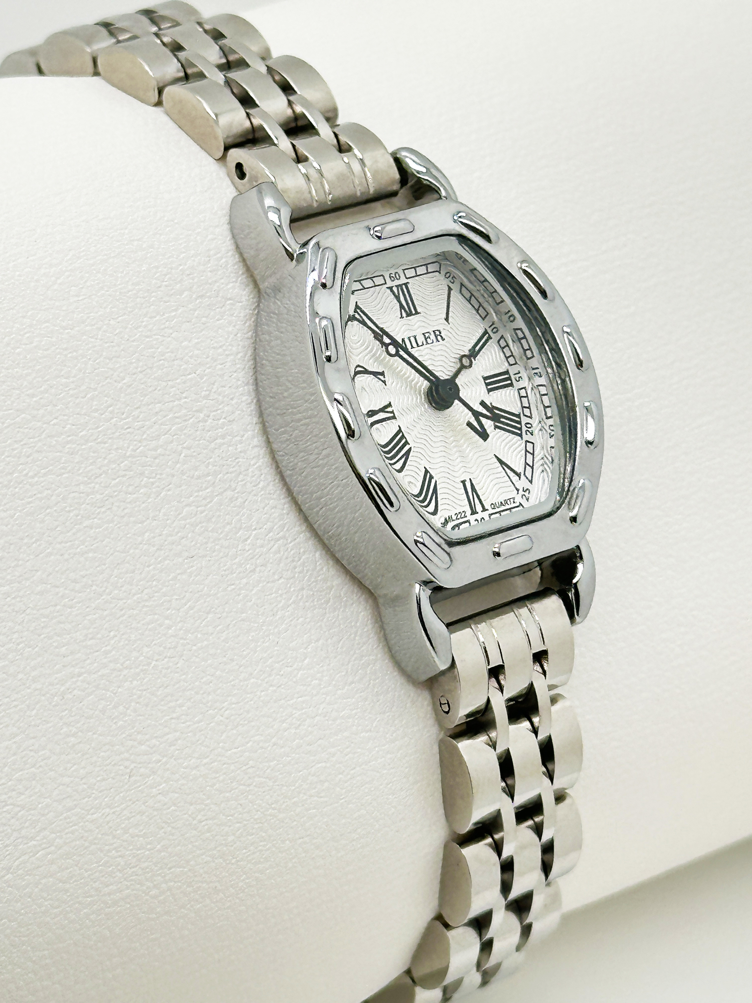 Minimalist Stylish Stainless Steel Strap Watch Quartz Silver Waterproof Watch