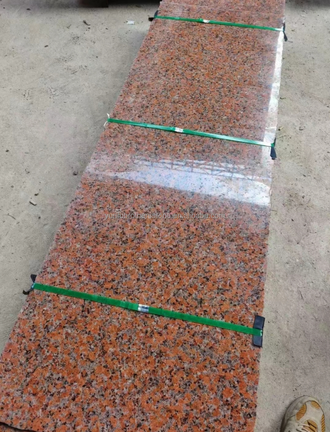 G562 Red Granite Natural Stone Polished Anti Slip Granite Slab for Stair Luxury Style