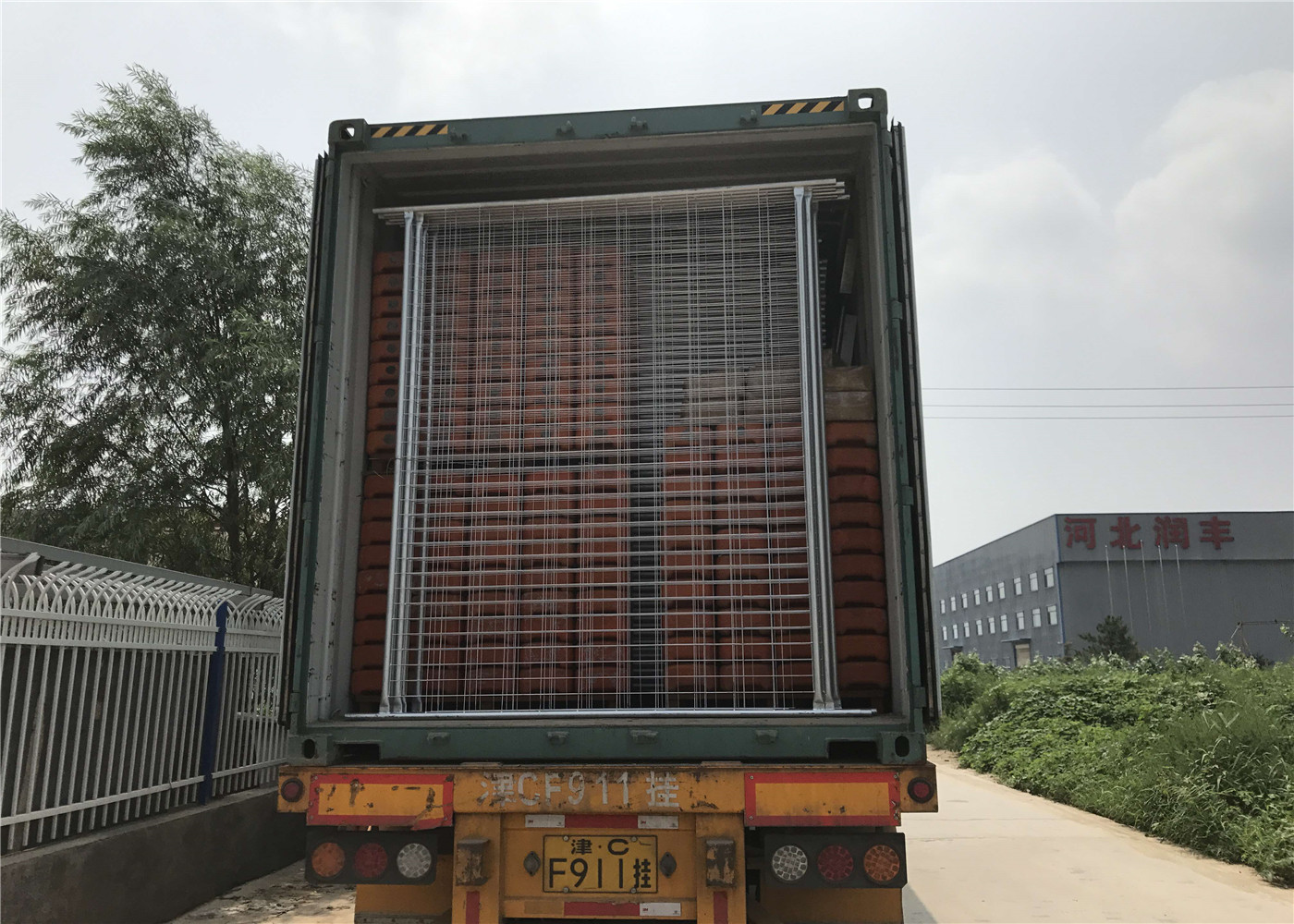 BATHURST IS temporary construction fencing panels for sale 1800mm height x 2400mm brand new made in china high quality