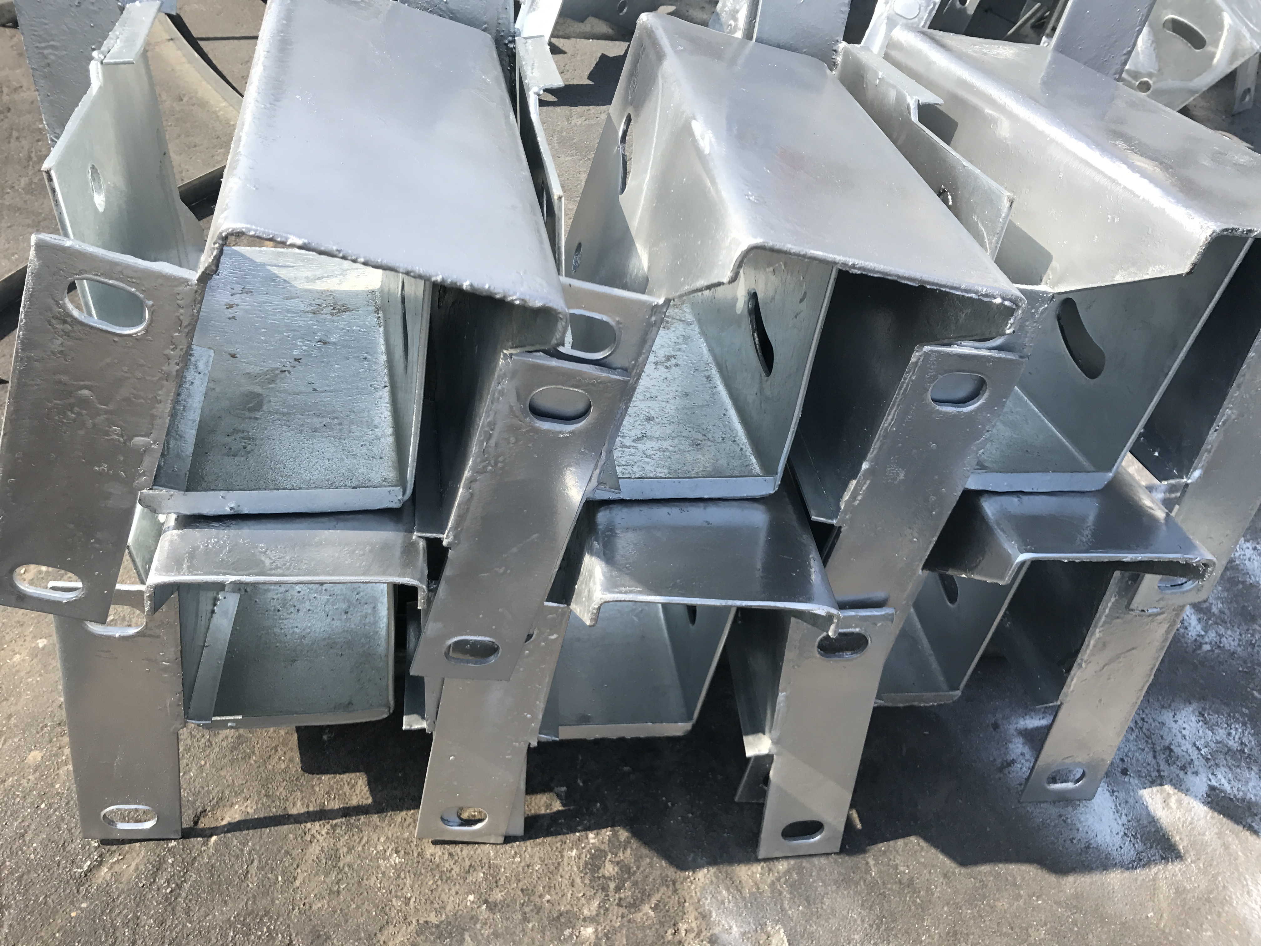 Highway Road Vehicle Barrier Galvanized Powder Coated Thrie Beam W Beam Guardrail