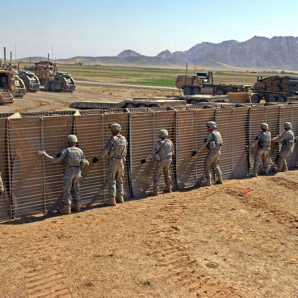 Factory Supply Green Defensive Barrier Wholesale Welding Wire Mesh Sand Barrier Wall Bastion