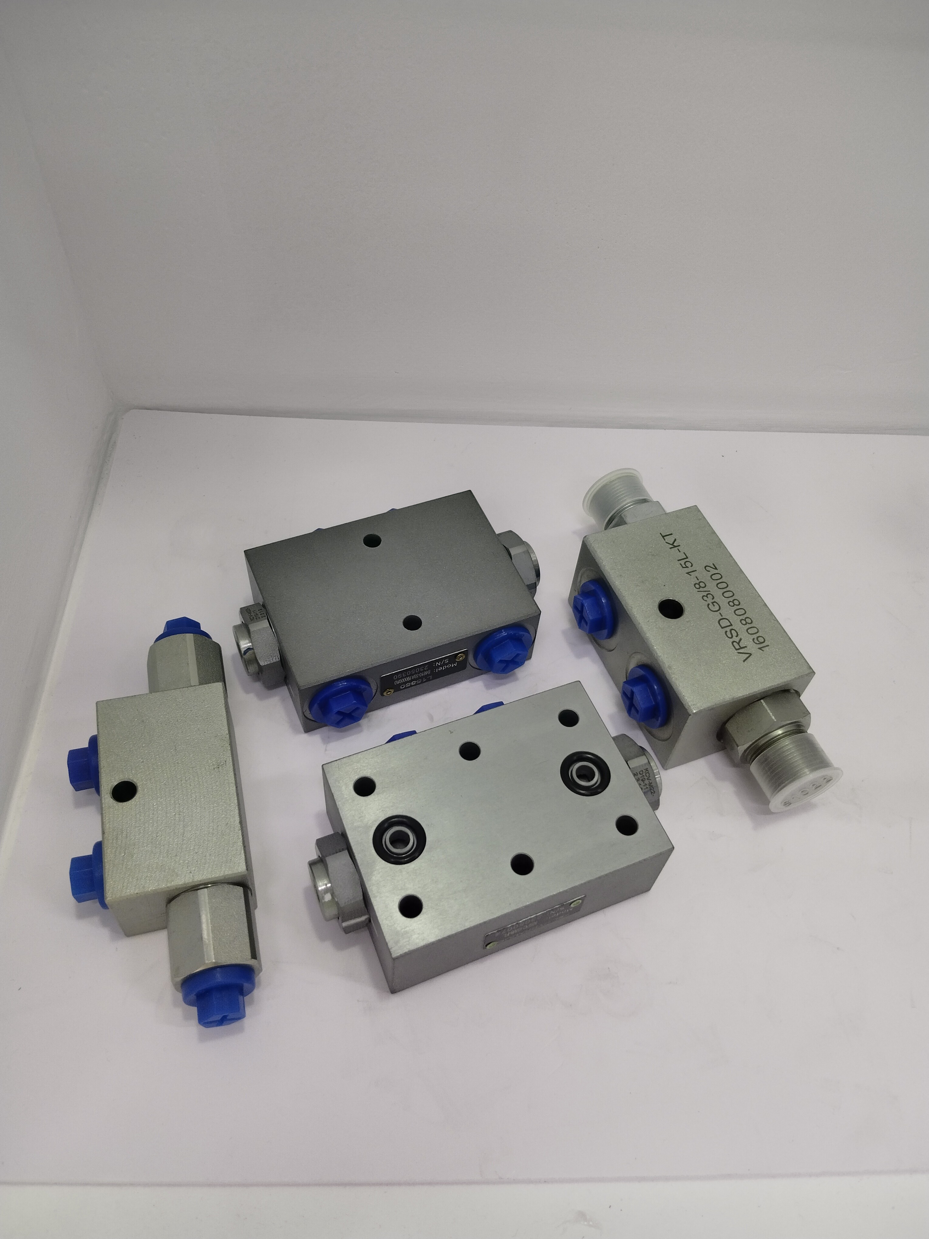 Dual Pilot Operated Check Valve Cartridge Customized Hydraulic Lock Valve