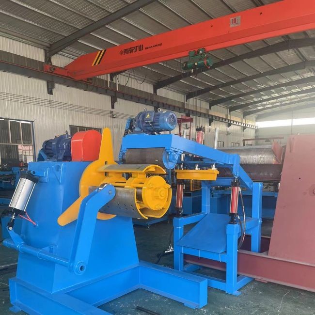 Fully Automatic 5 Tons Hydraulic Decoiler Machine With Loading Cart