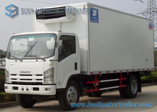 ISUZU 4 X 2 Refrigerator Van Truck 8000KG White 6 Wheelers Refrigerator Van