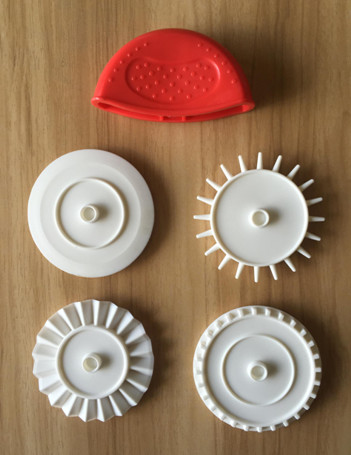 FBT121701 for wholesales 4 in 1 dough prep set tools:pizza cutter,cutting wheel,fluted wheel,dough docker
