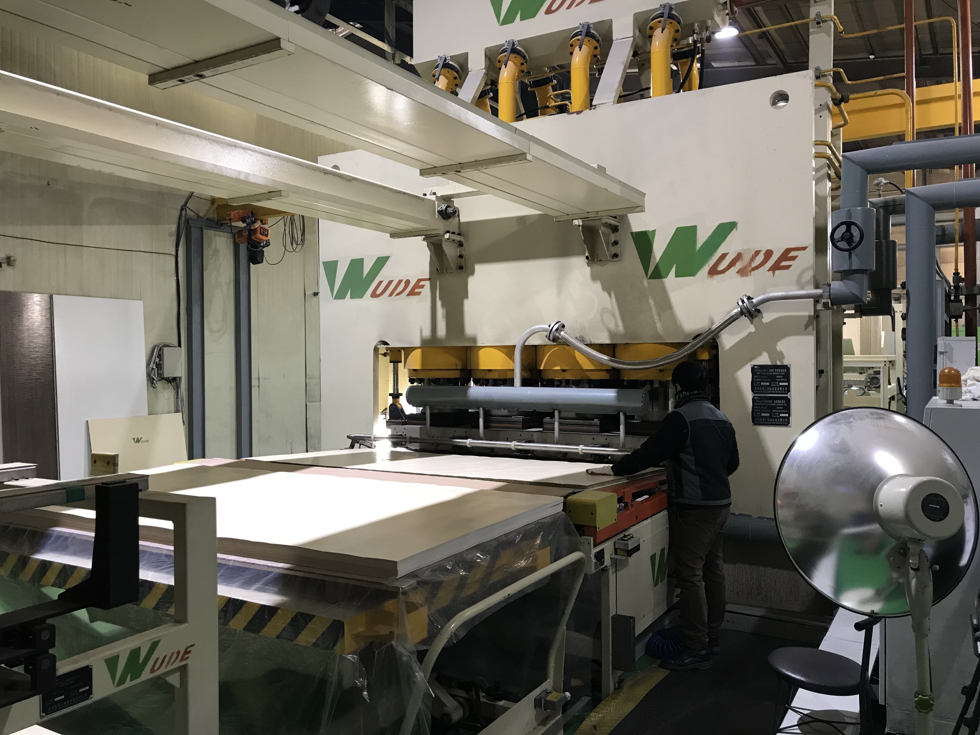 High Speed Short Cycle Lamination Press With Automatic Trimming And Cooling