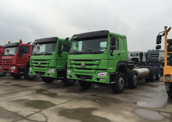 Green Color Chassis 371HP Tipper Dump Truck 12 Wheels LHD 60 - 70 Tons 28CBM