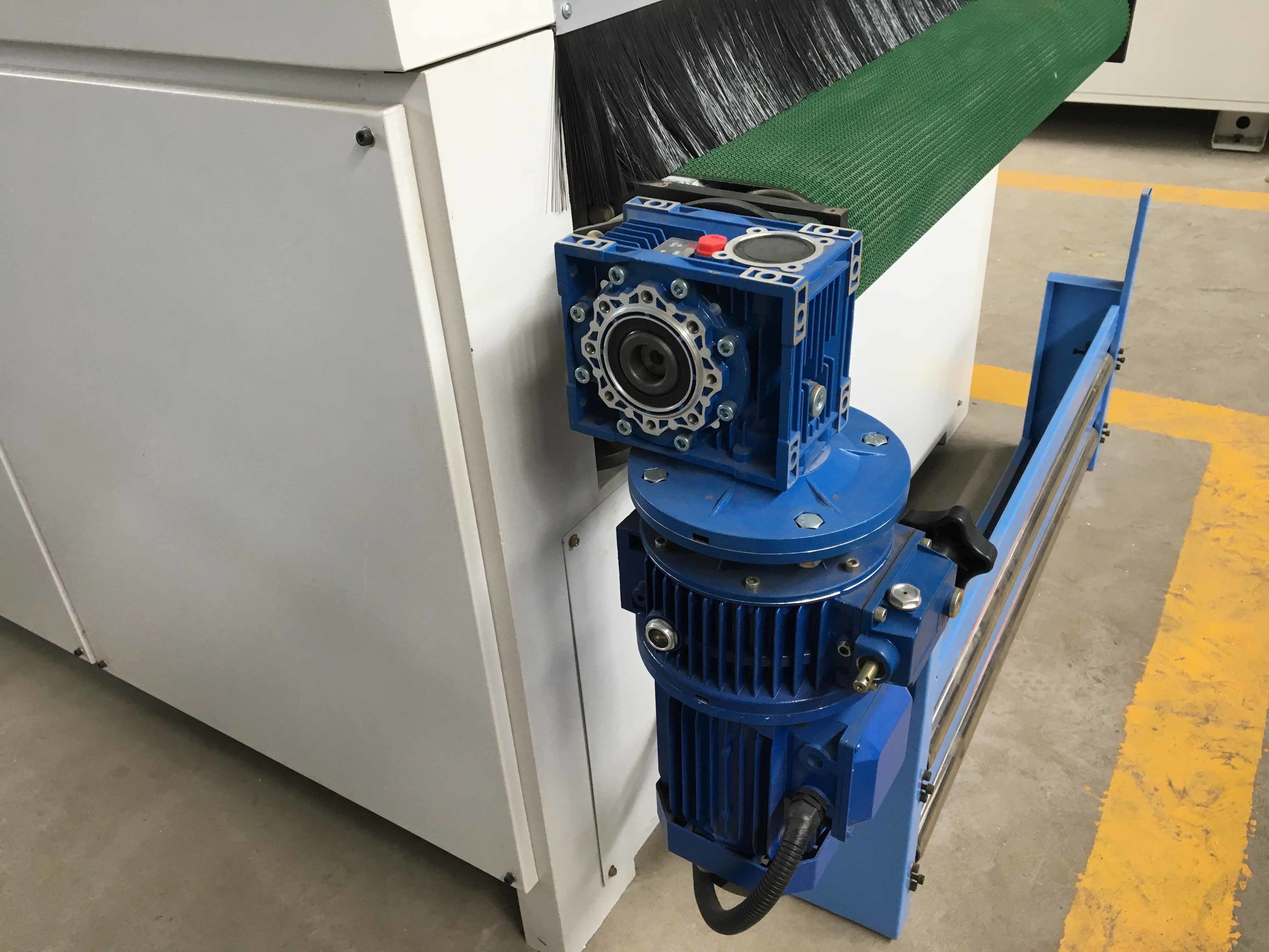 KC1000YP-4R wood sanding machine before or after paint kitchen cabinet MDF board sanding machine