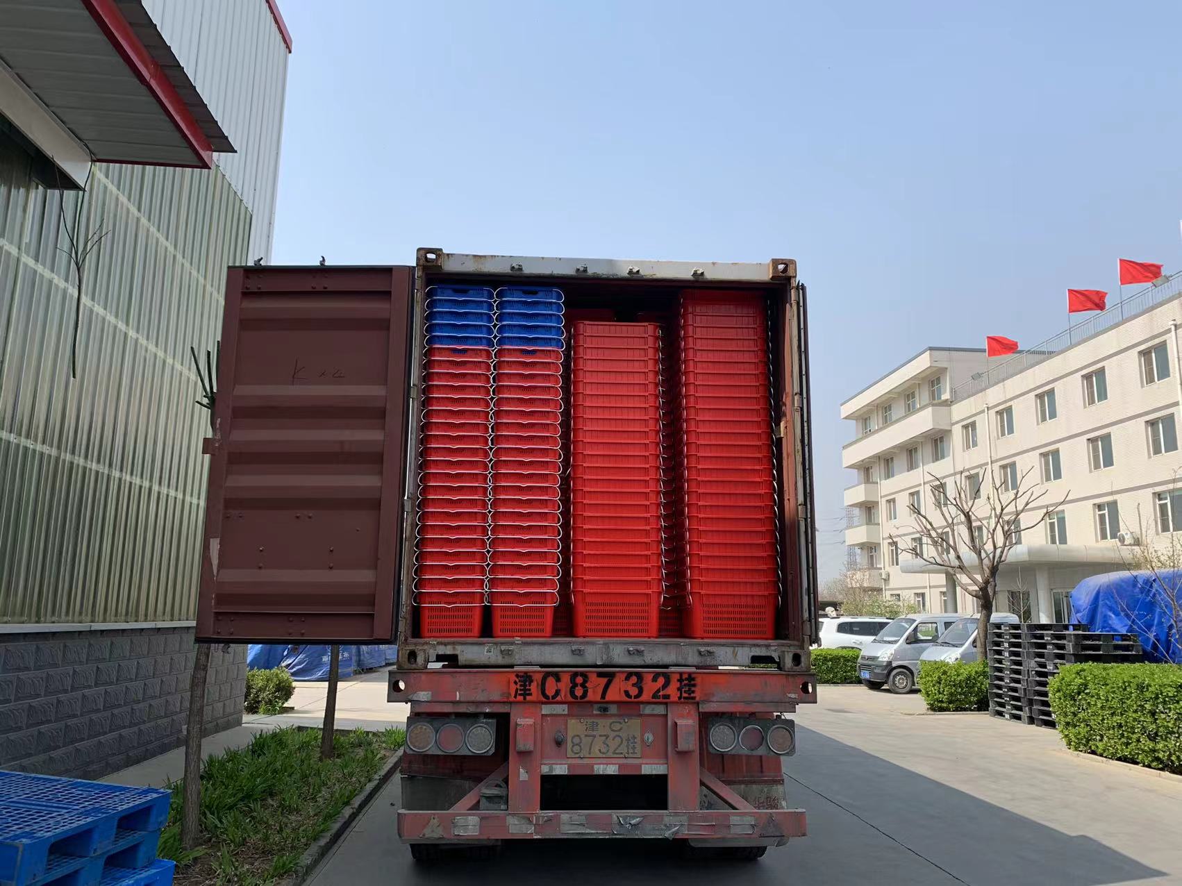Convenient Handle Collapsible PP Fruit Vegetable Seafood Crates for Easy Storage