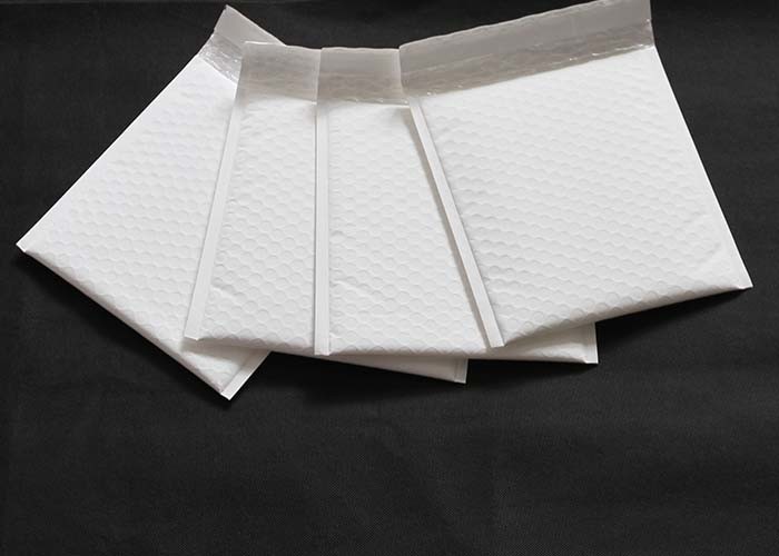 Hot Stamping Padded Postal Envelopes Stone Paper With Zipper / Button